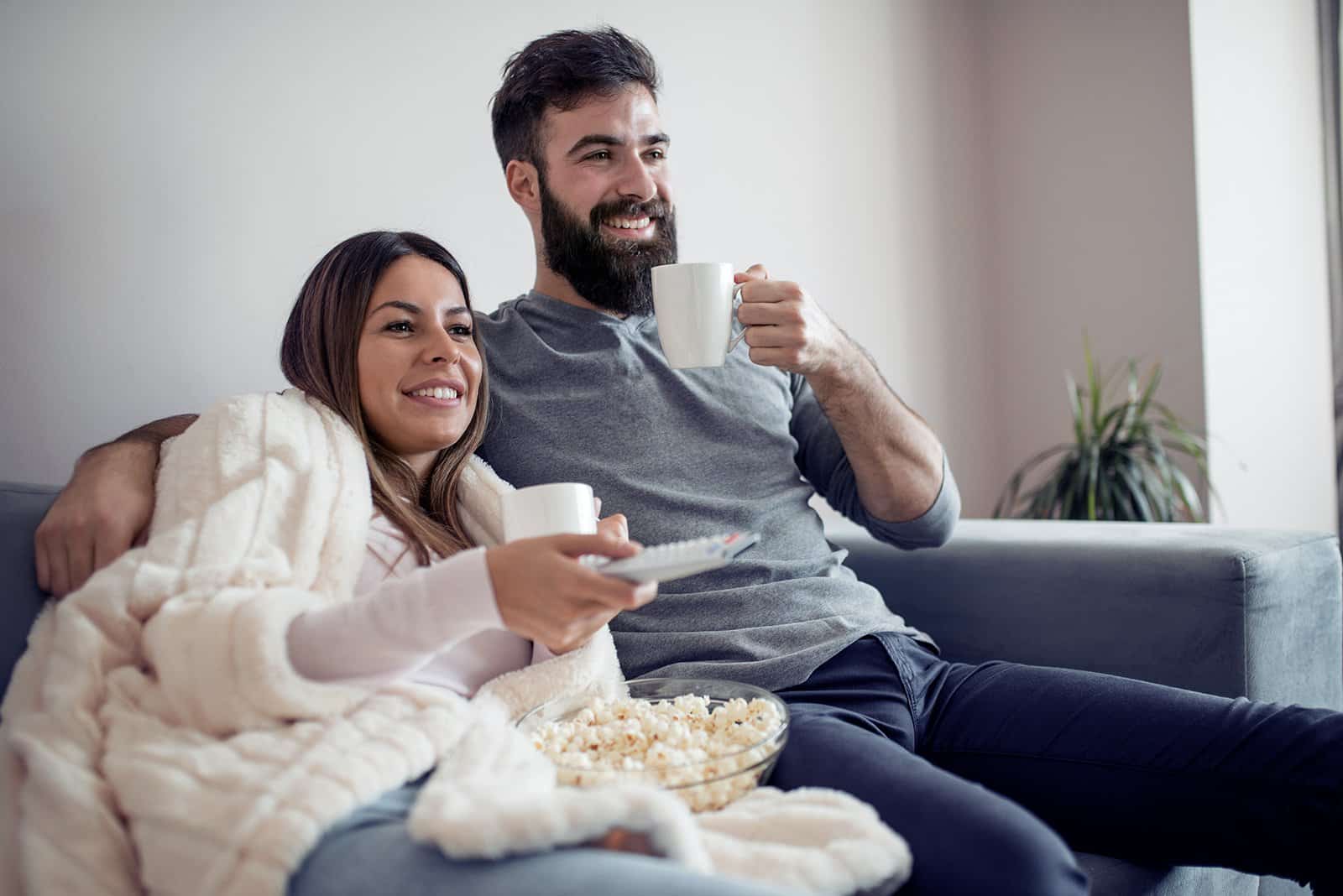 blog 15 سيرفر فالكون - Falcon iptv